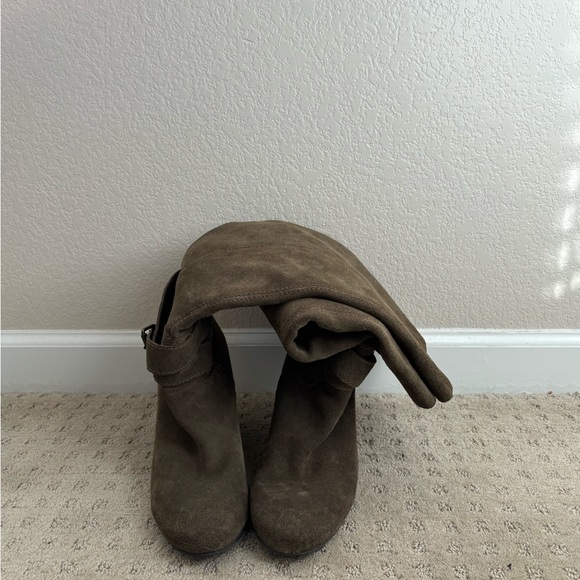 BCBGeneration wedge boots Size 9 1/2 - Picture 3 of 5